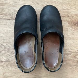 Dansko size 38 — black, wood
